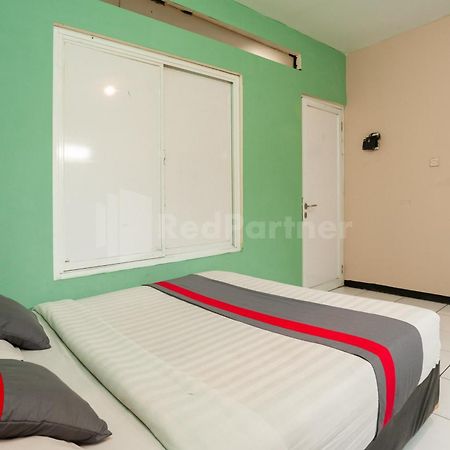 J&B Rooms Pramuka Jakarta Mitra Reddoorz Zewnętrze zdjęcie