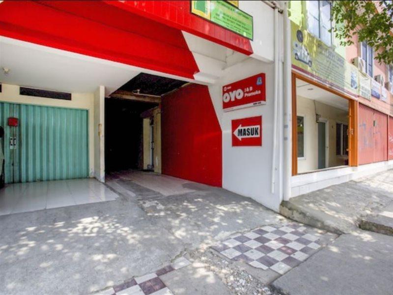 J&B Rooms Pramuka Jakarta Mitra Reddoorz Zewnętrze zdjęcie