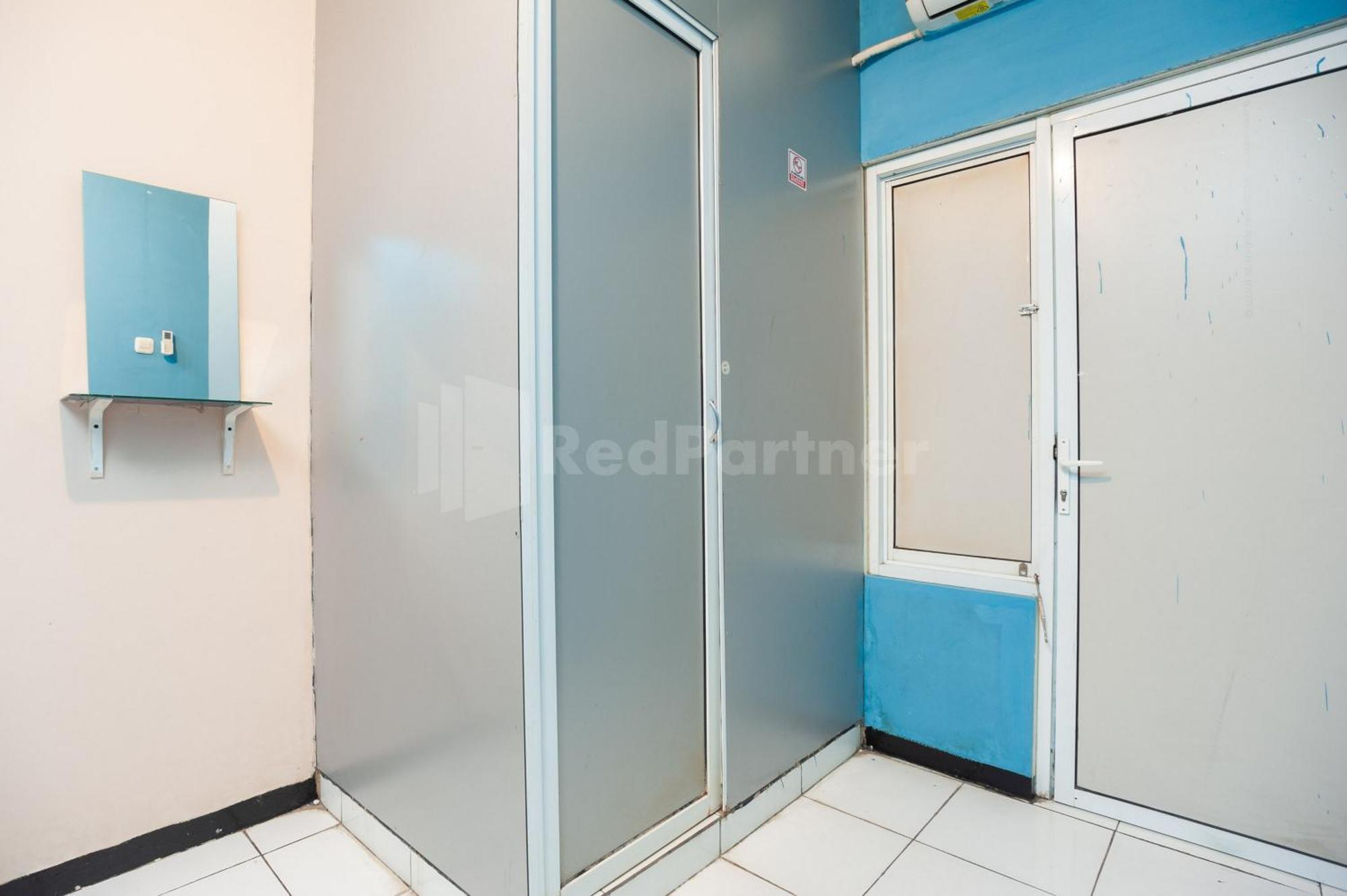 J&B Rooms Pramuka Jakarta Mitra Reddoorz Zewnętrze zdjęcie