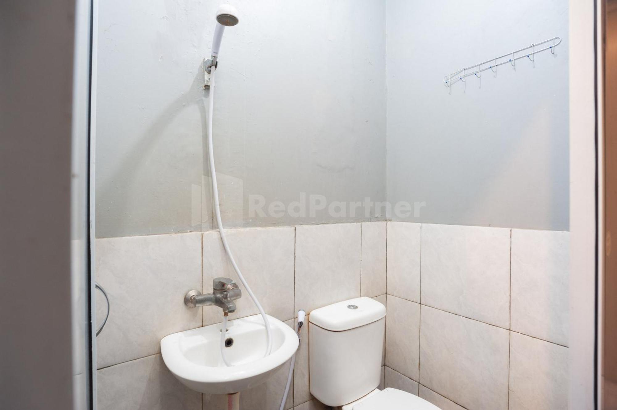 J&B Rooms Pramuka Jakarta Mitra Reddoorz Zewnętrze zdjęcie