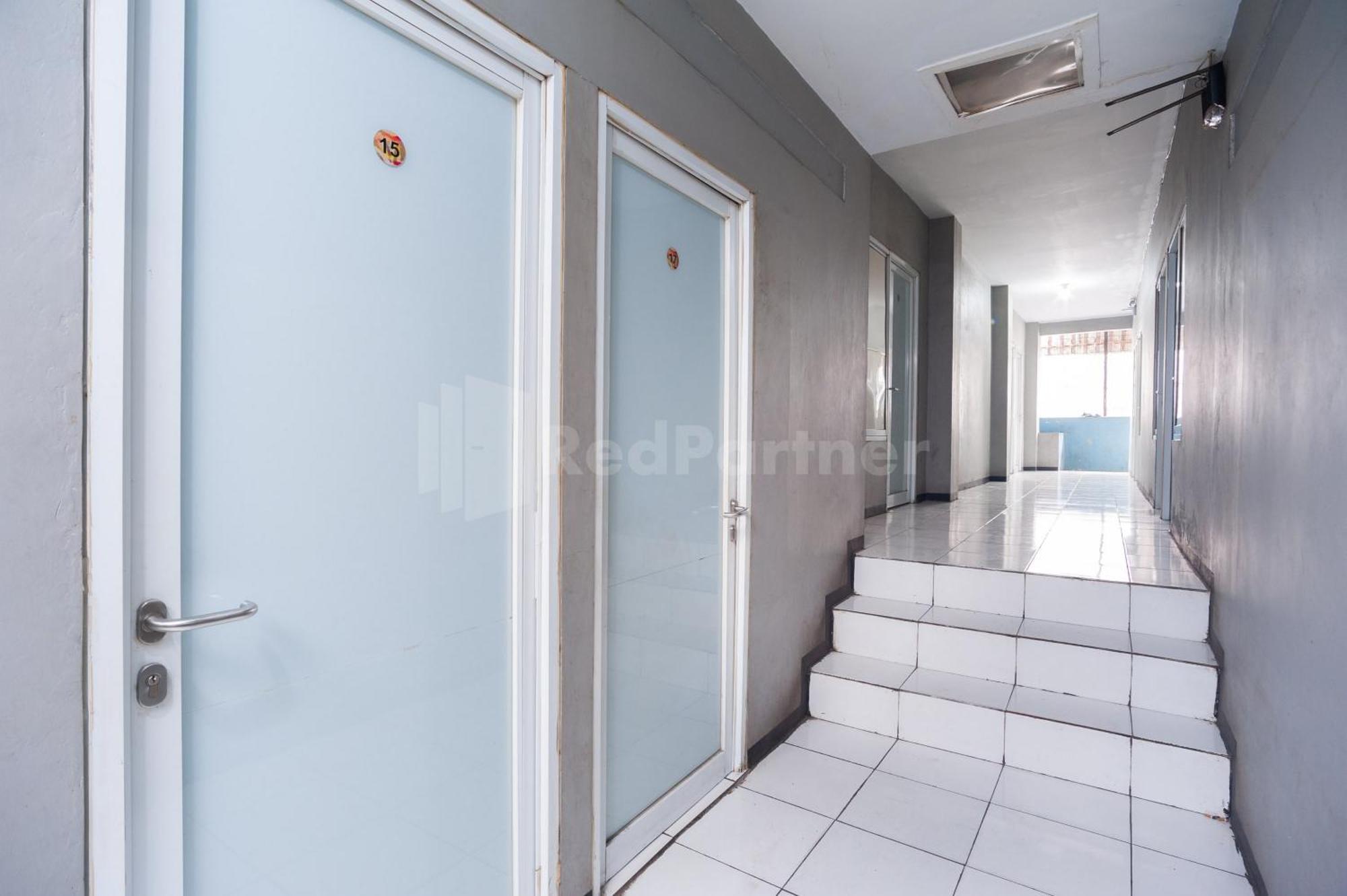 J&B Rooms Pramuka Jakarta Mitra Reddoorz Zewnętrze zdjęcie