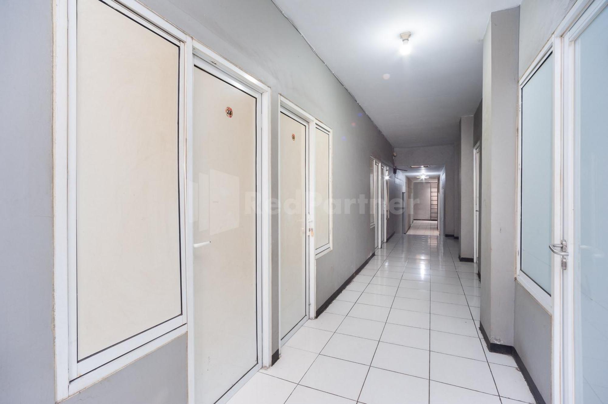 J&B Rooms Pramuka Jakarta Mitra Reddoorz Zewnętrze zdjęcie