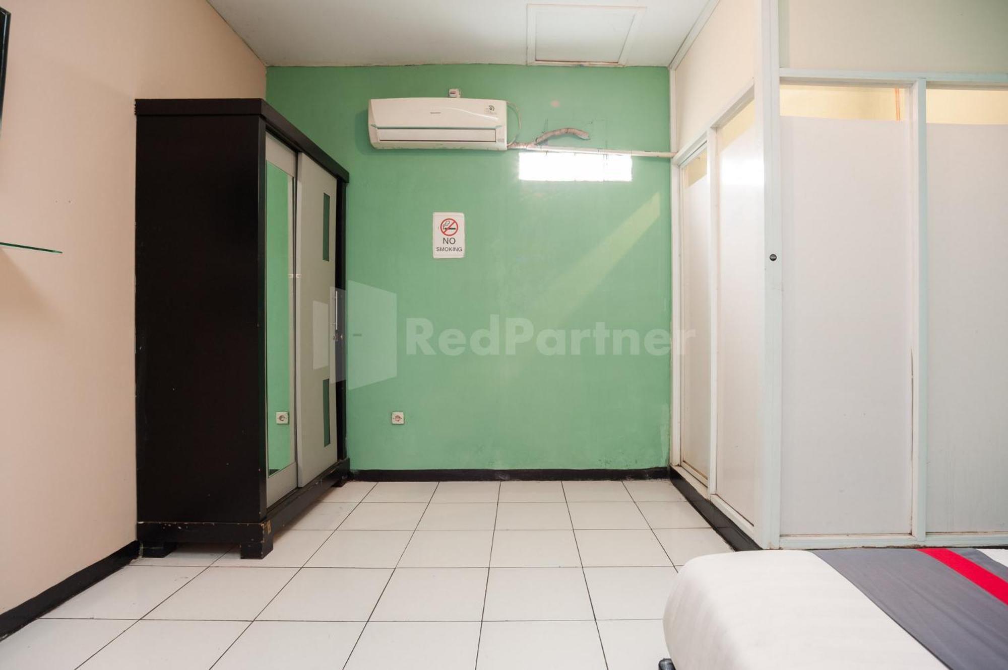 J&B Rooms Pramuka Jakarta Mitra Reddoorz Zewnętrze zdjęcie