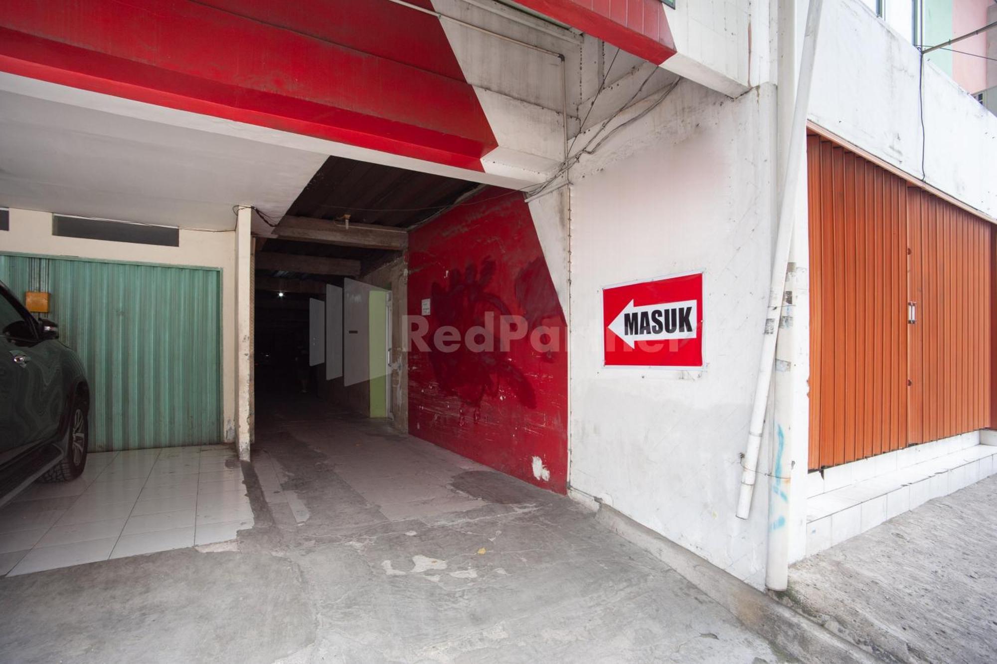 J&B Rooms Pramuka Jakarta Mitra Reddoorz Zewnętrze zdjęcie