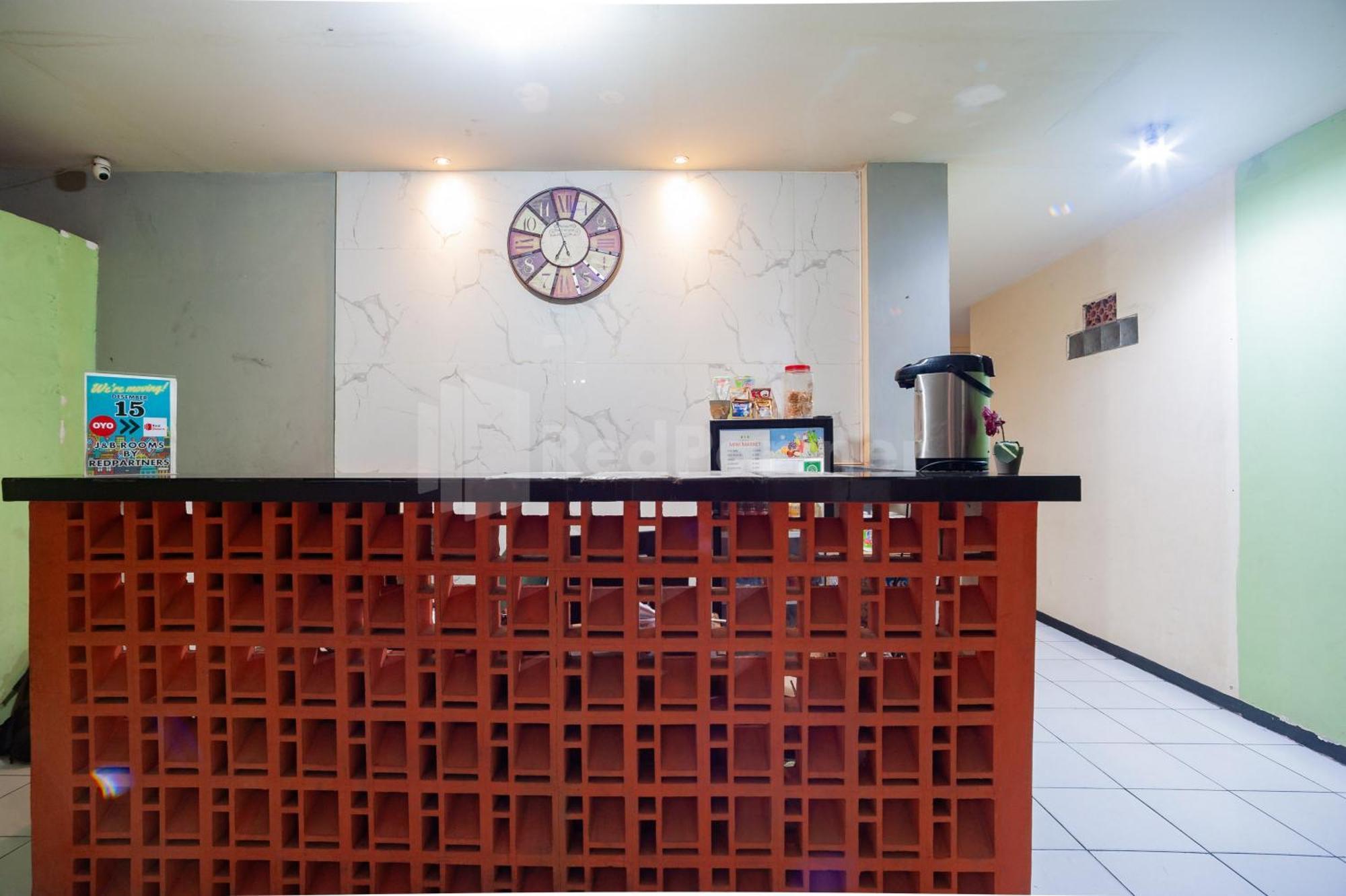 J&B Rooms Pramuka Jakarta Mitra Reddoorz Zewnętrze zdjęcie